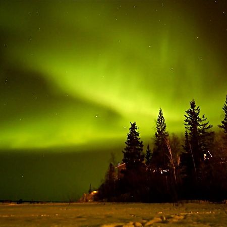 Mabuhay Lakeside Manor Bed and Breakfast Yellowknife Exteriör bild