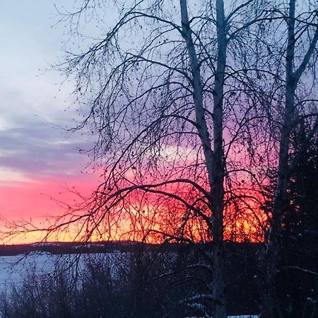 Mabuhay Lakeside Manor Bed and Breakfast Yellowknife Exteriör bild