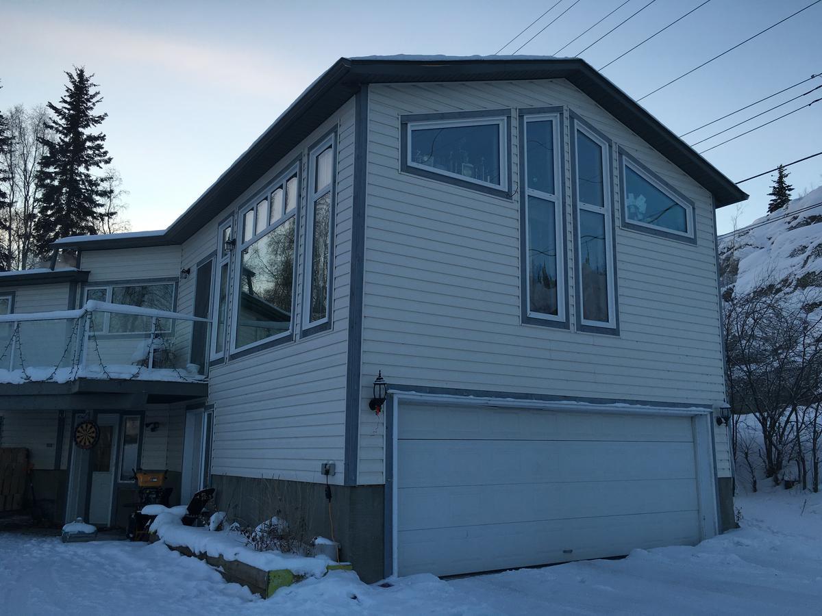 Mabuhay Lakeside Manor Bed and Breakfast Yellowknife Exteriör bild