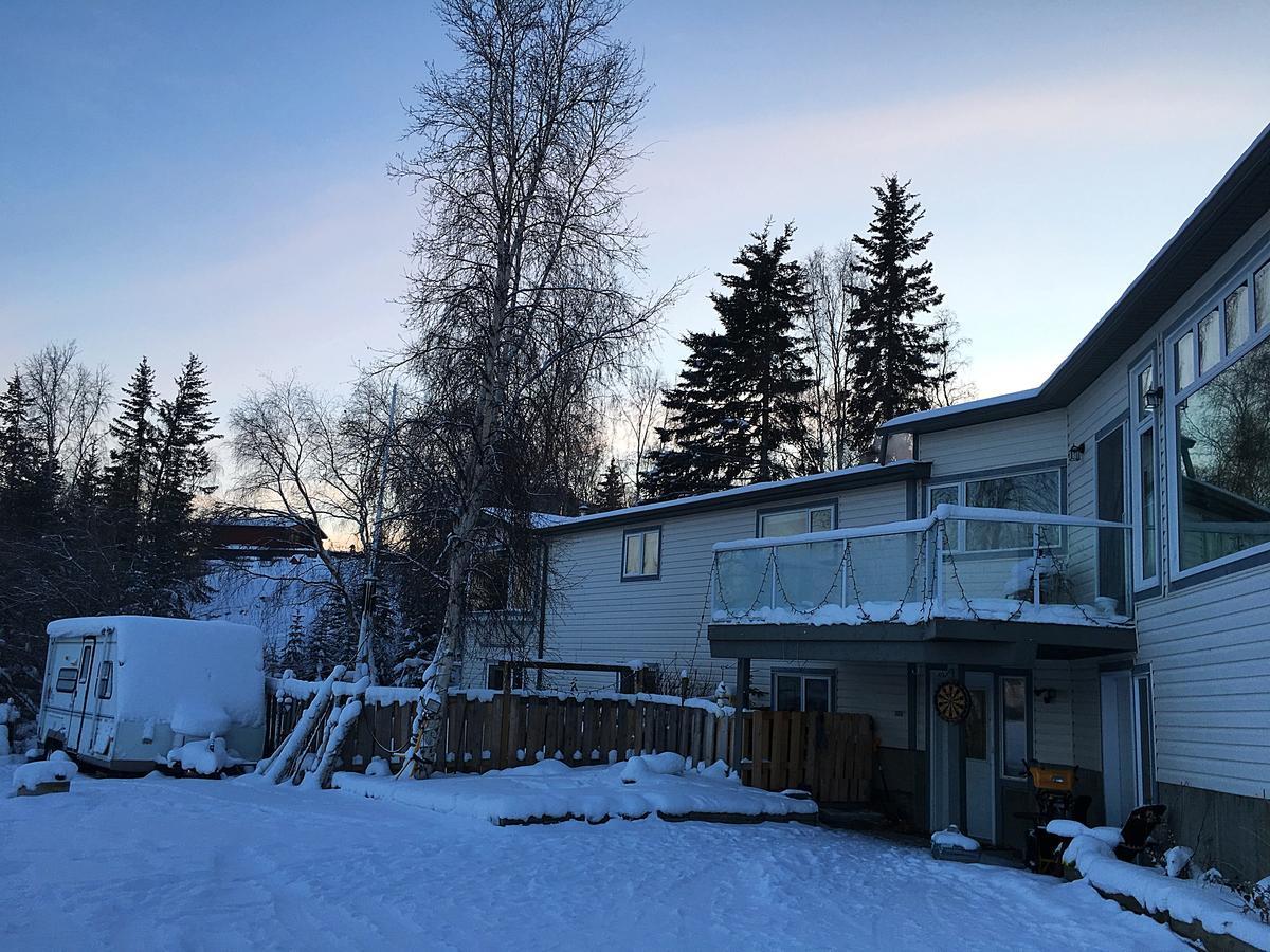 Mabuhay Lakeside Manor Bed and Breakfast Yellowknife Exteriör bild