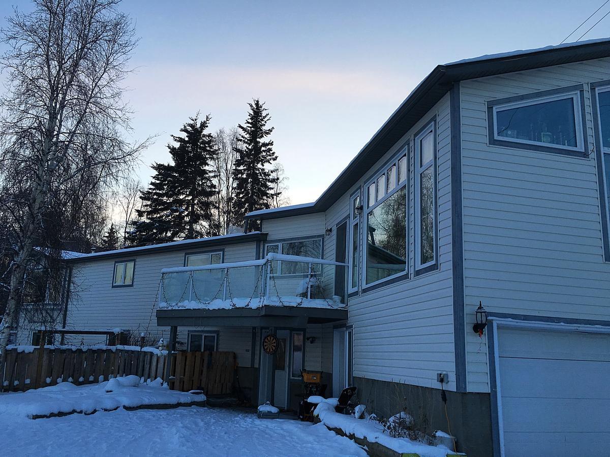 Mabuhay Lakeside Manor Bed and Breakfast Yellowknife Exteriör bild