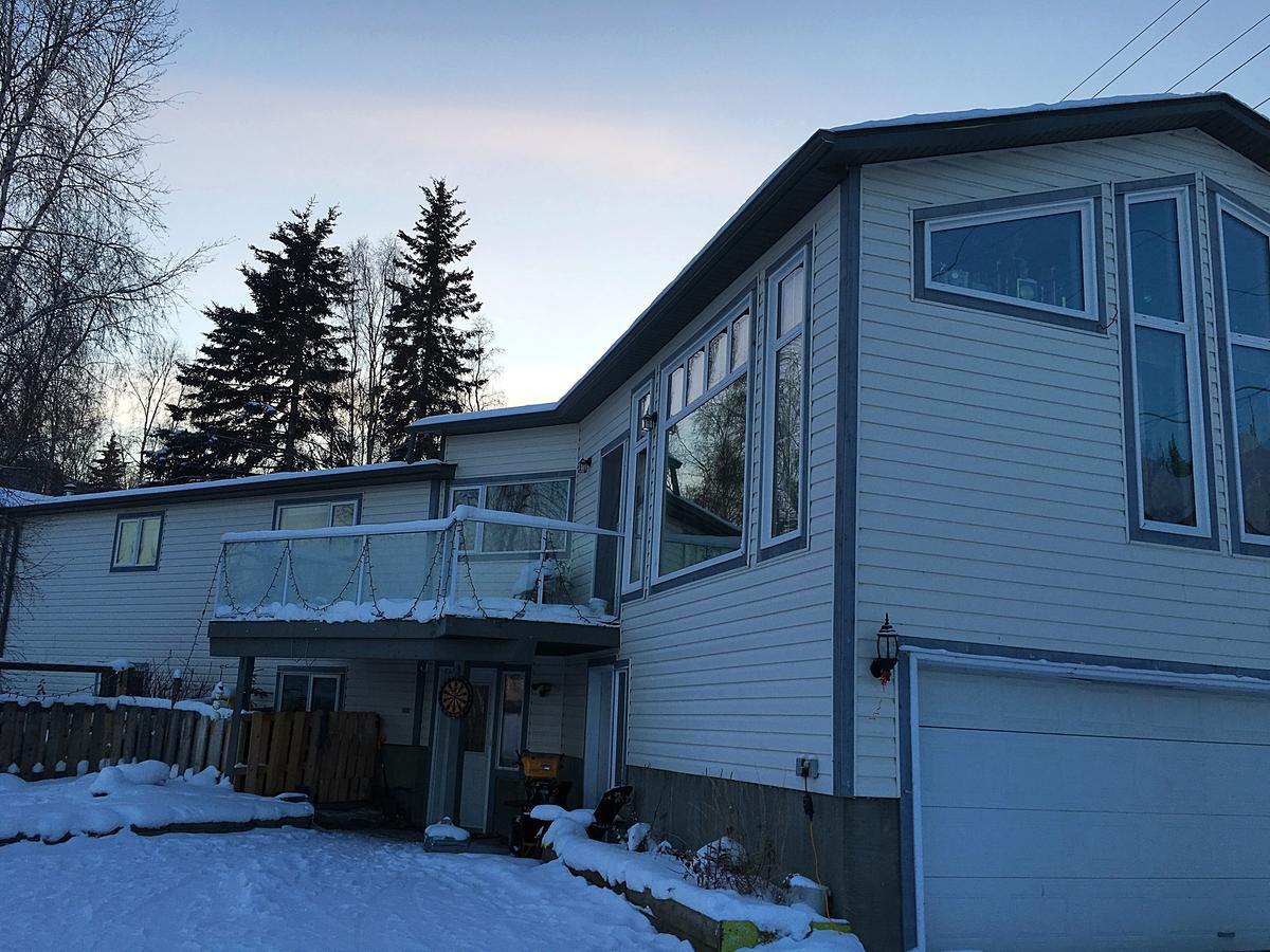 Mabuhay Lakeside Manor Bed and Breakfast Yellowknife Exteriör bild