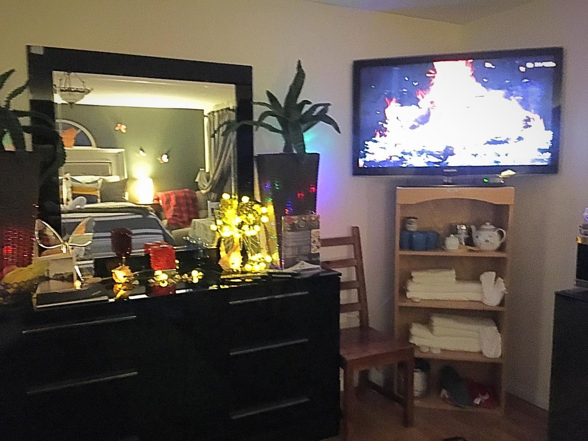 Mabuhay Lakeside Manor Bed and Breakfast Yellowknife Exteriör bild