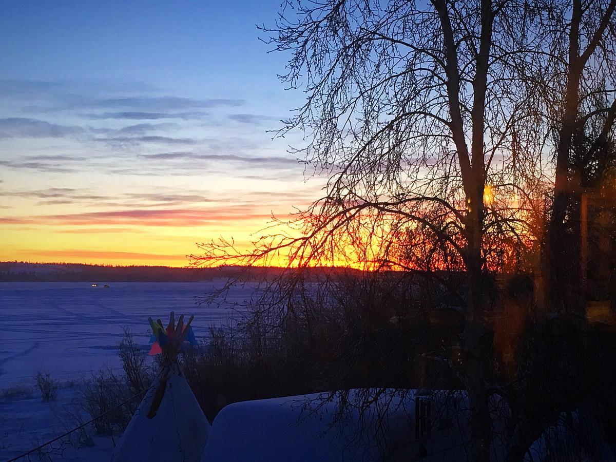 Mabuhay Lakeside Manor Bed and Breakfast Yellowknife Exteriör bild