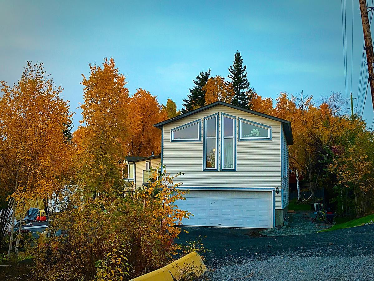Mabuhay Lakeside Manor Bed and Breakfast Yellowknife Exteriör bild