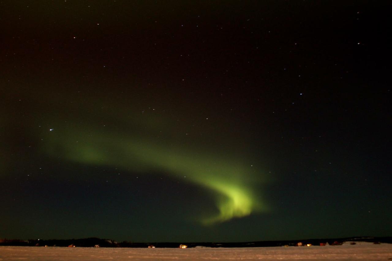 Mabuhay Lakeside Manor Bed and Breakfast Yellowknife Exteriör bild