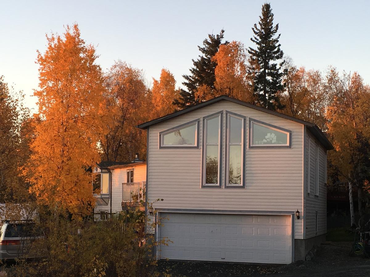 Mabuhay Lakeside Manor Bed and Breakfast Yellowknife Exteriör bild