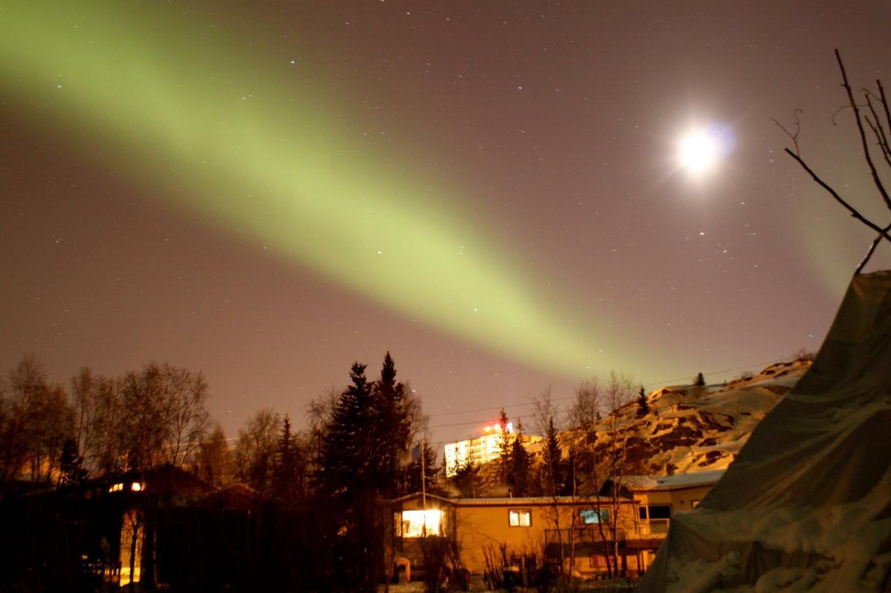 Mabuhay Lakeside Manor Bed and Breakfast Yellowknife Exteriör bild