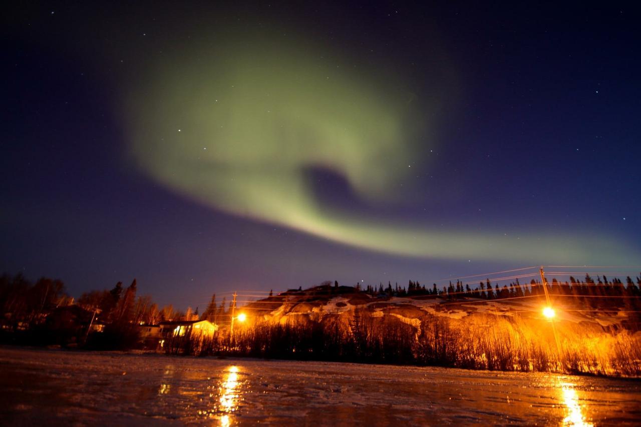 Mabuhay Lakeside Manor Bed and Breakfast Yellowknife Exteriör bild
