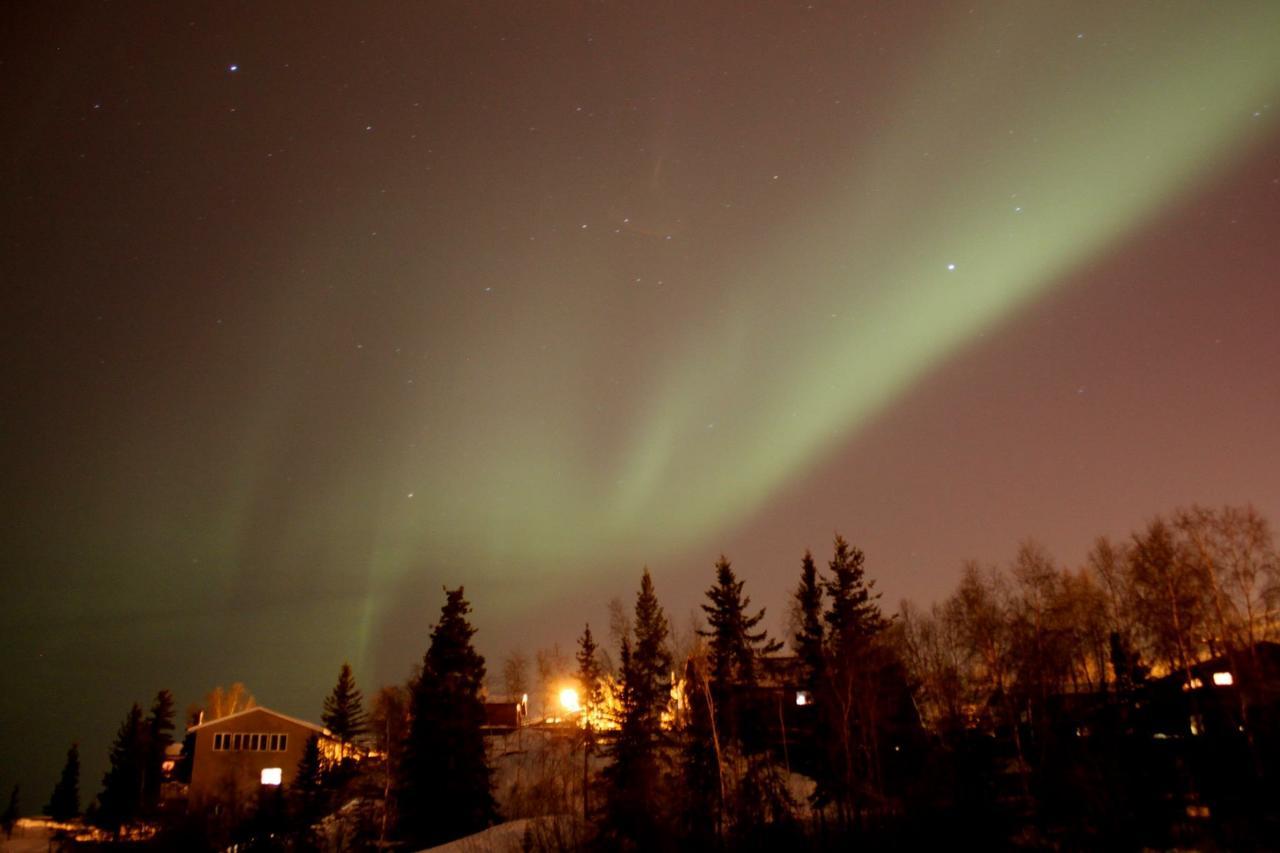 Mabuhay Lakeside Manor Bed and Breakfast Yellowknife Exteriör bild