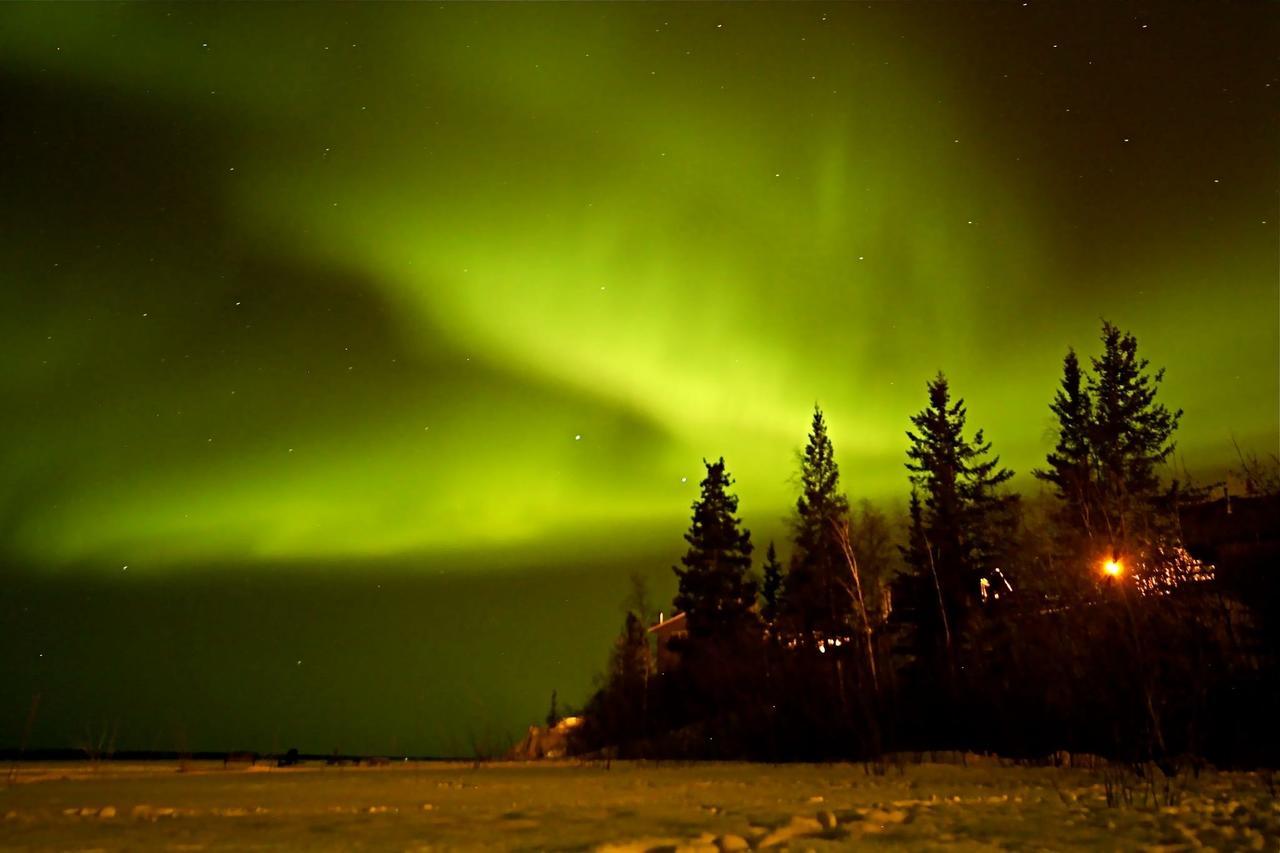 Mabuhay Lakeside Manor Bed and Breakfast Yellowknife Exteriör bild