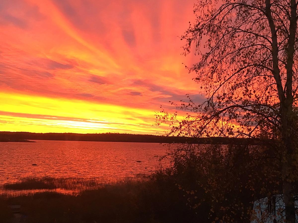 Mabuhay Lakeside Manor Bed and Breakfast Yellowknife Exteriör bild
