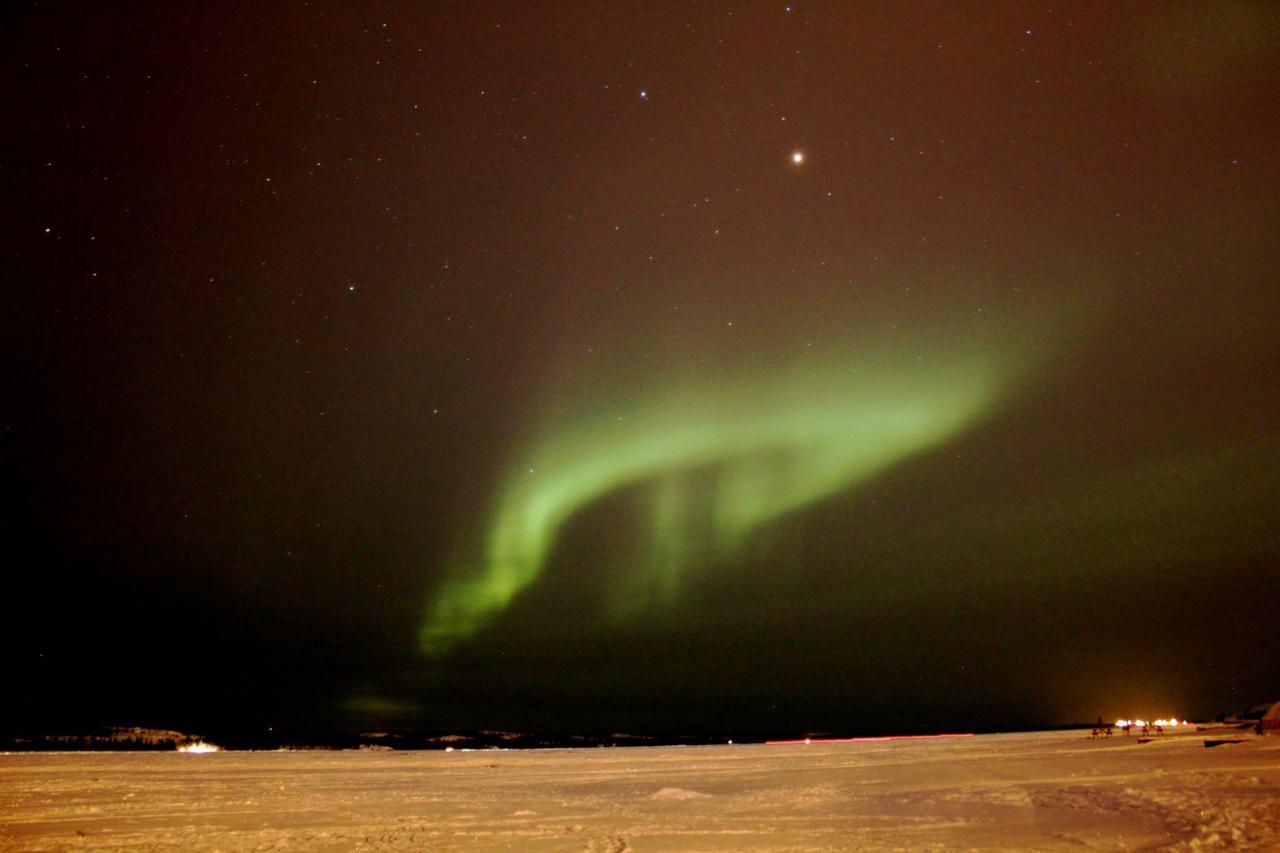 Mabuhay Lakeside Manor Bed and Breakfast Yellowknife Exteriör bild