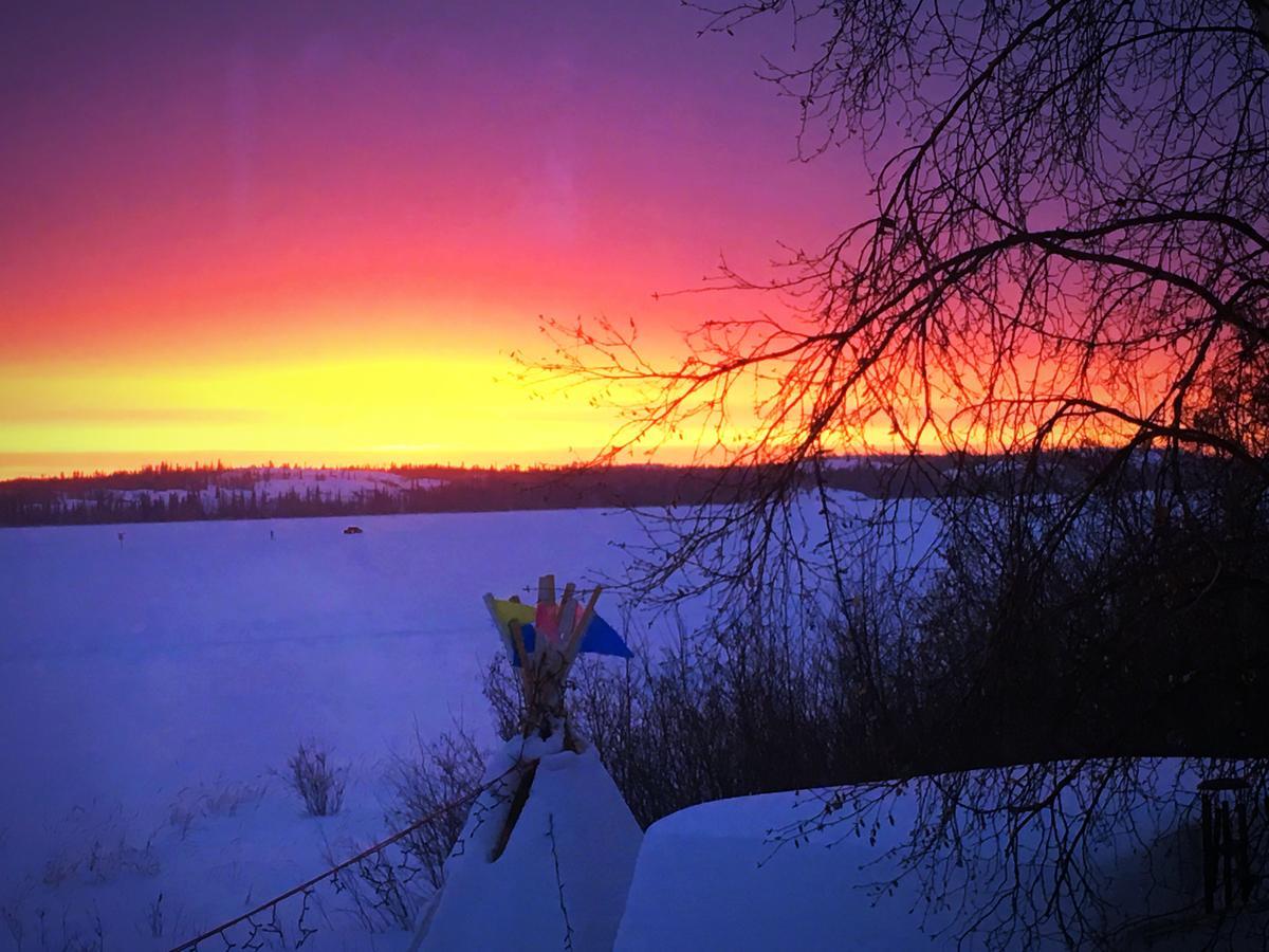 Mabuhay Lakeside Manor Bed and Breakfast Yellowknife Exteriör bild