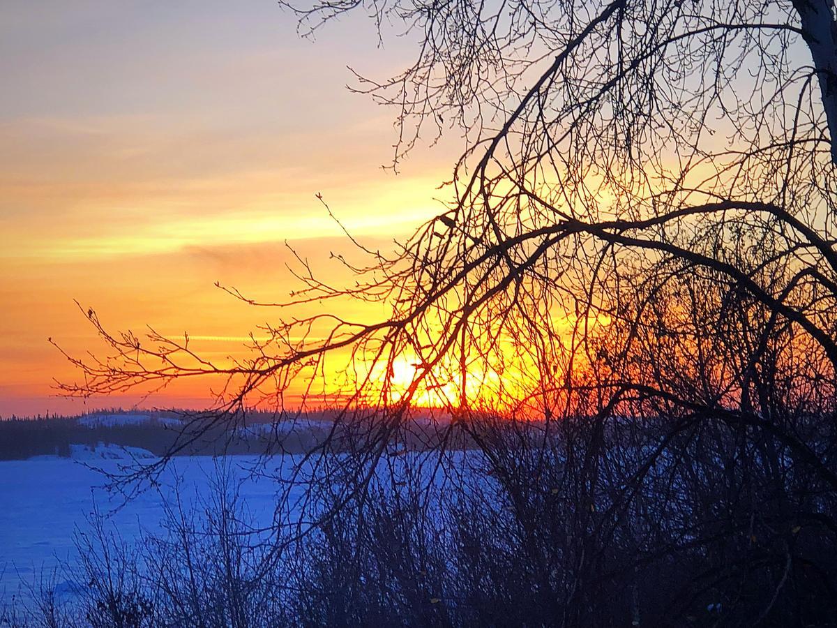 Mabuhay Lakeside Manor Bed and Breakfast Yellowknife Exteriör bild