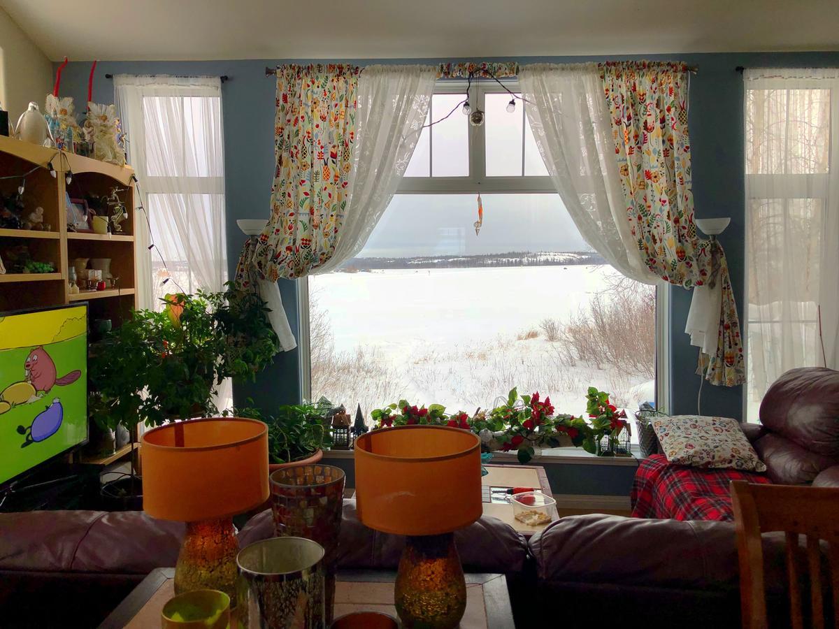 Mabuhay Lakeside Manor Bed and Breakfast Yellowknife Exteriör bild