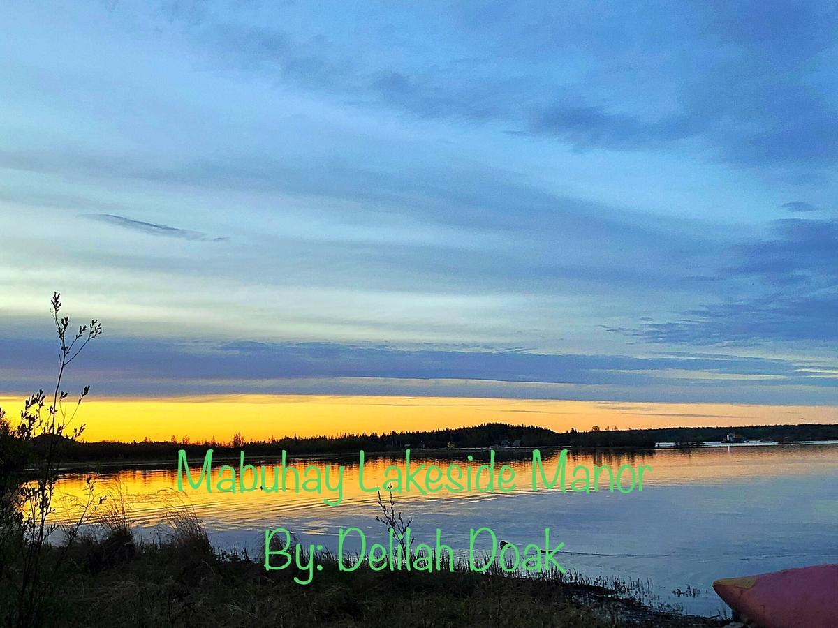 Mabuhay Lakeside Manor Bed and Breakfast Yellowknife Exteriör bild
