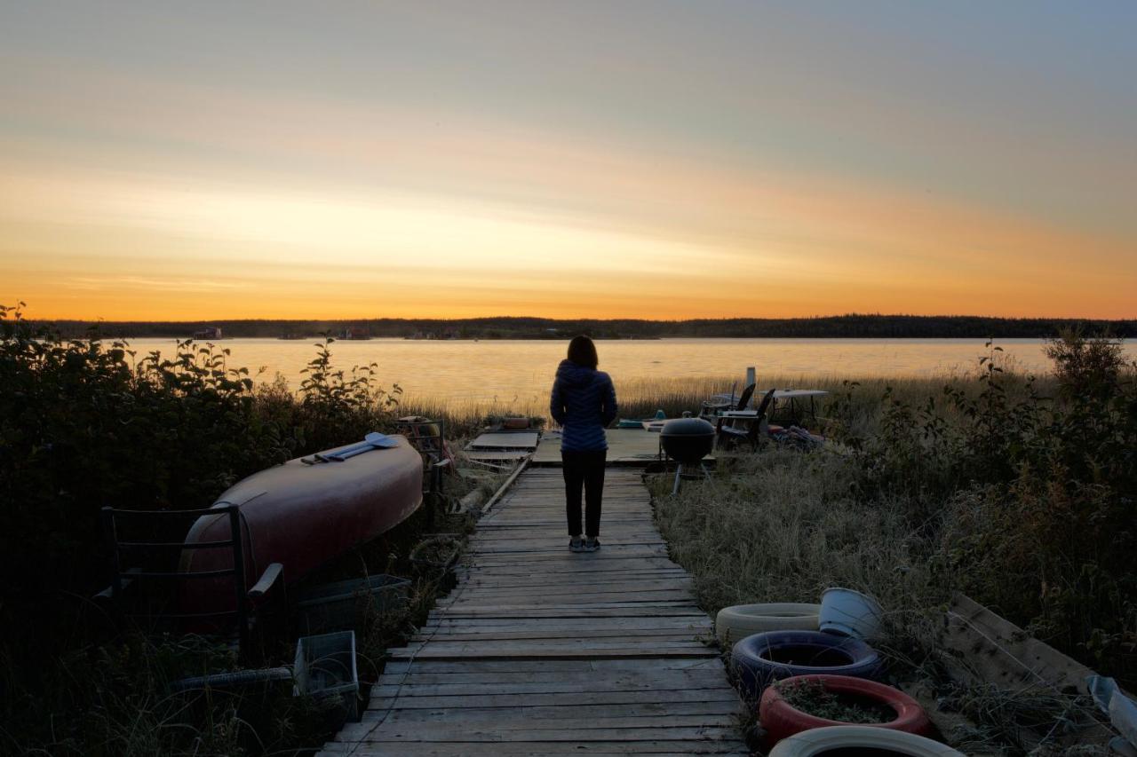 Mabuhay Lakeside Manor Bed and Breakfast Yellowknife Exteriör bild