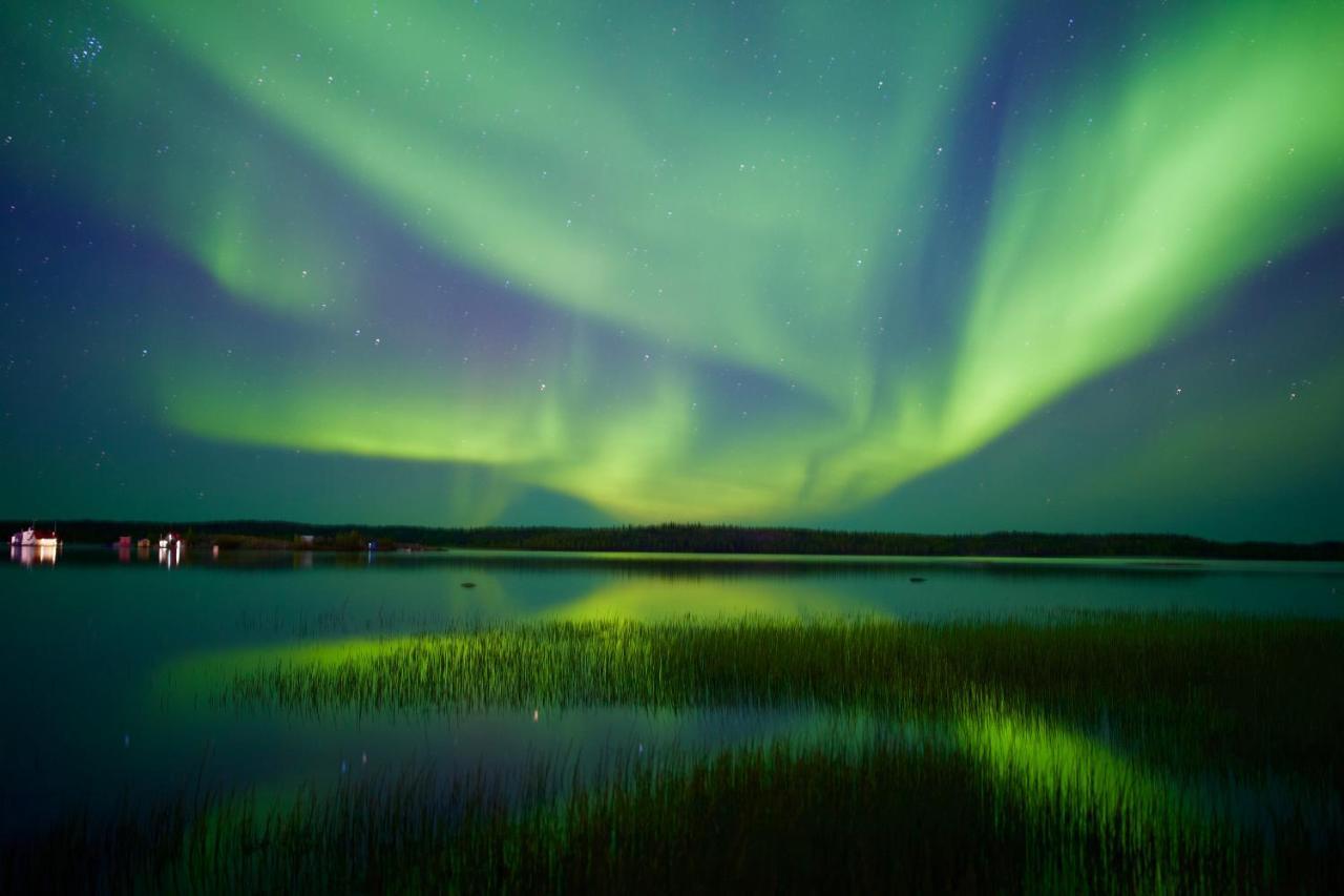 Mabuhay Lakeside Manor Bed and Breakfast Yellowknife Exteriör bild