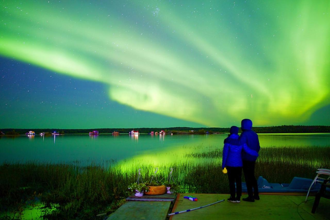 Mabuhay Lakeside Manor Bed and Breakfast Yellowknife Exteriör bild