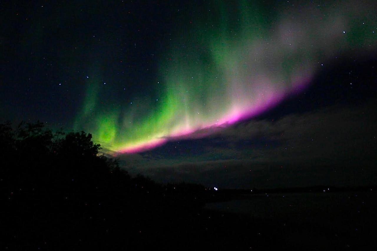 Mabuhay Lakeside Manor Bed and Breakfast Yellowknife Exteriör bild
