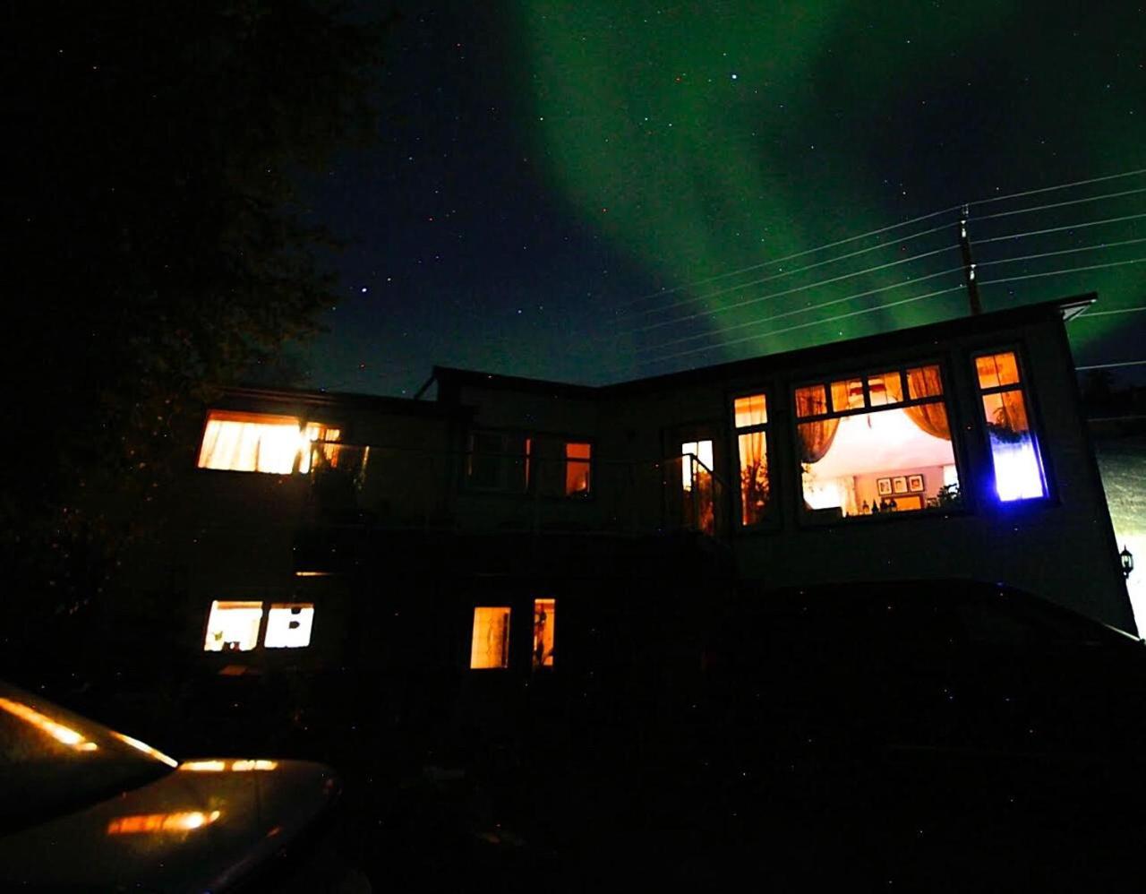 Mabuhay Lakeside Manor Bed and Breakfast Yellowknife Exteriör bild