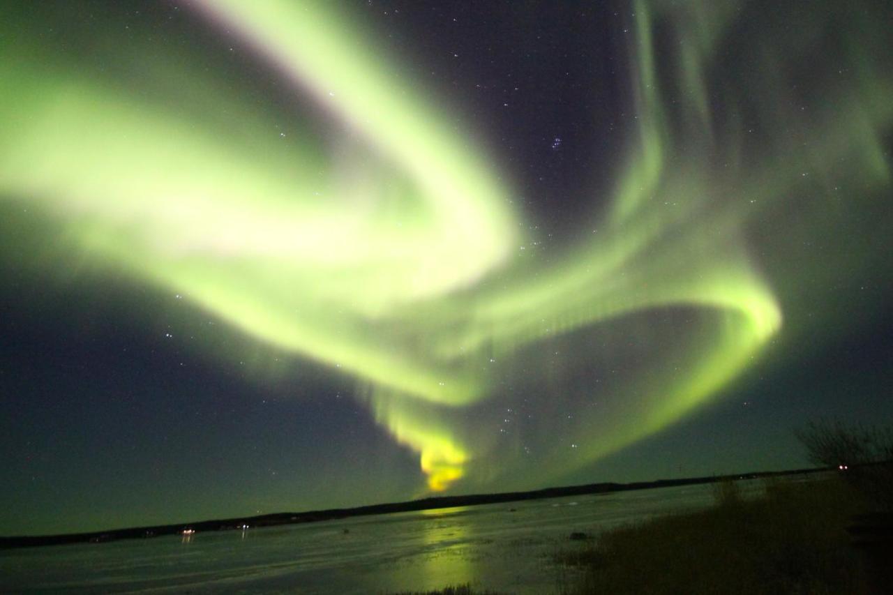 Mabuhay Lakeside Manor Bed and Breakfast Yellowknife Exteriör bild