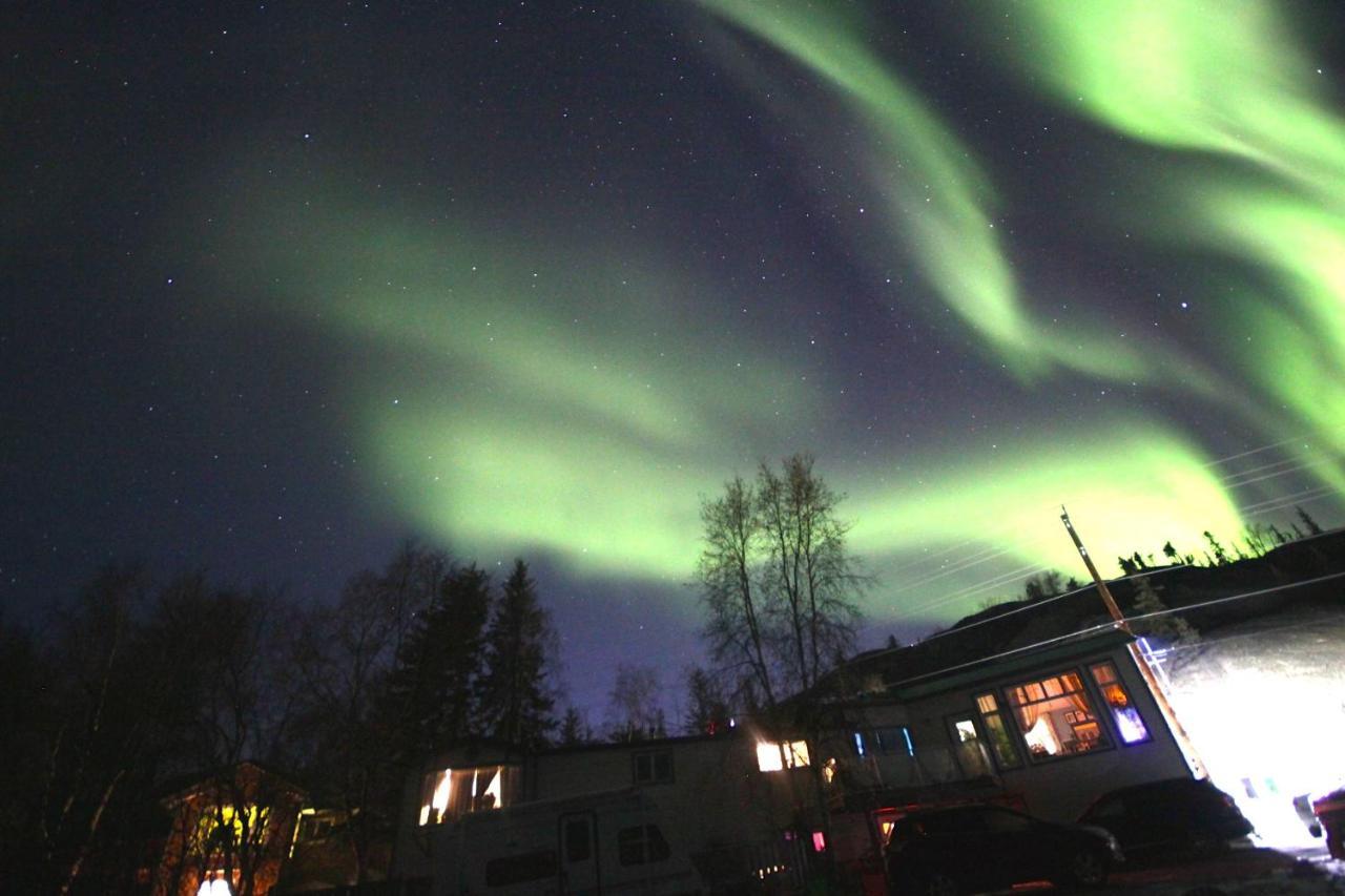 Mabuhay Lakeside Manor Bed and Breakfast Yellowknife Exteriör bild