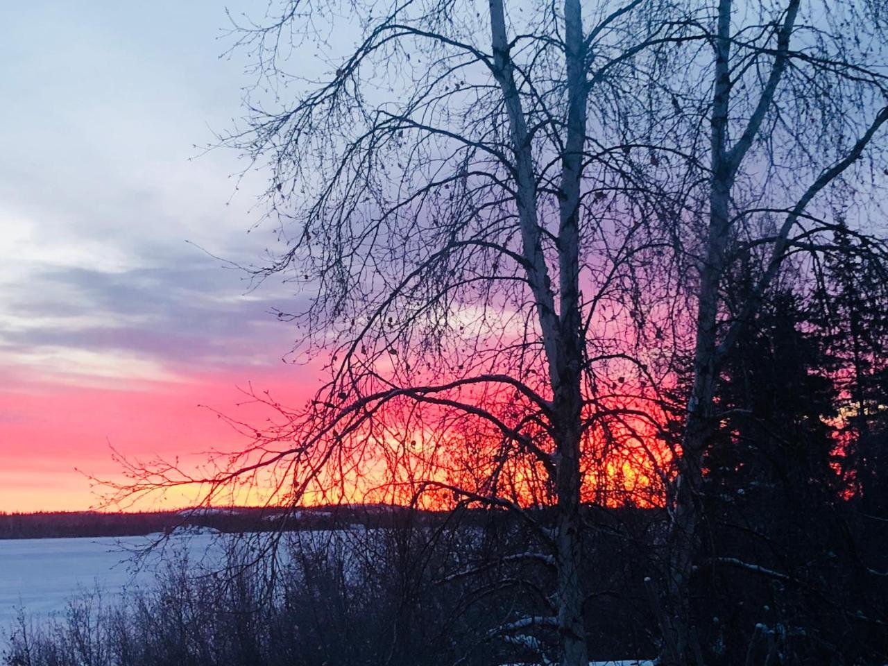 Mabuhay Lakeside Manor Bed and Breakfast Yellowknife Exteriör bild