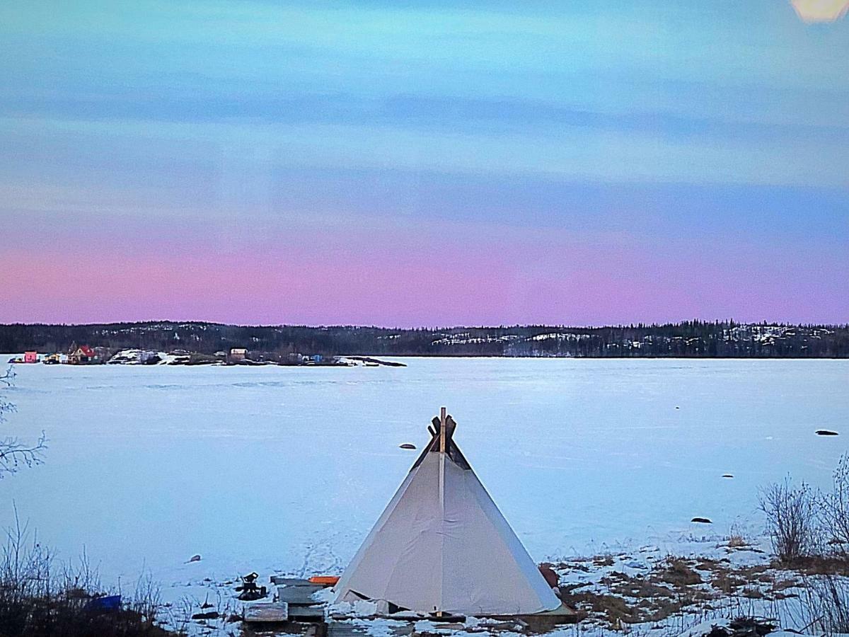 Mabuhay Lakeside Manor Bed and Breakfast Yellowknife Exteriör bild