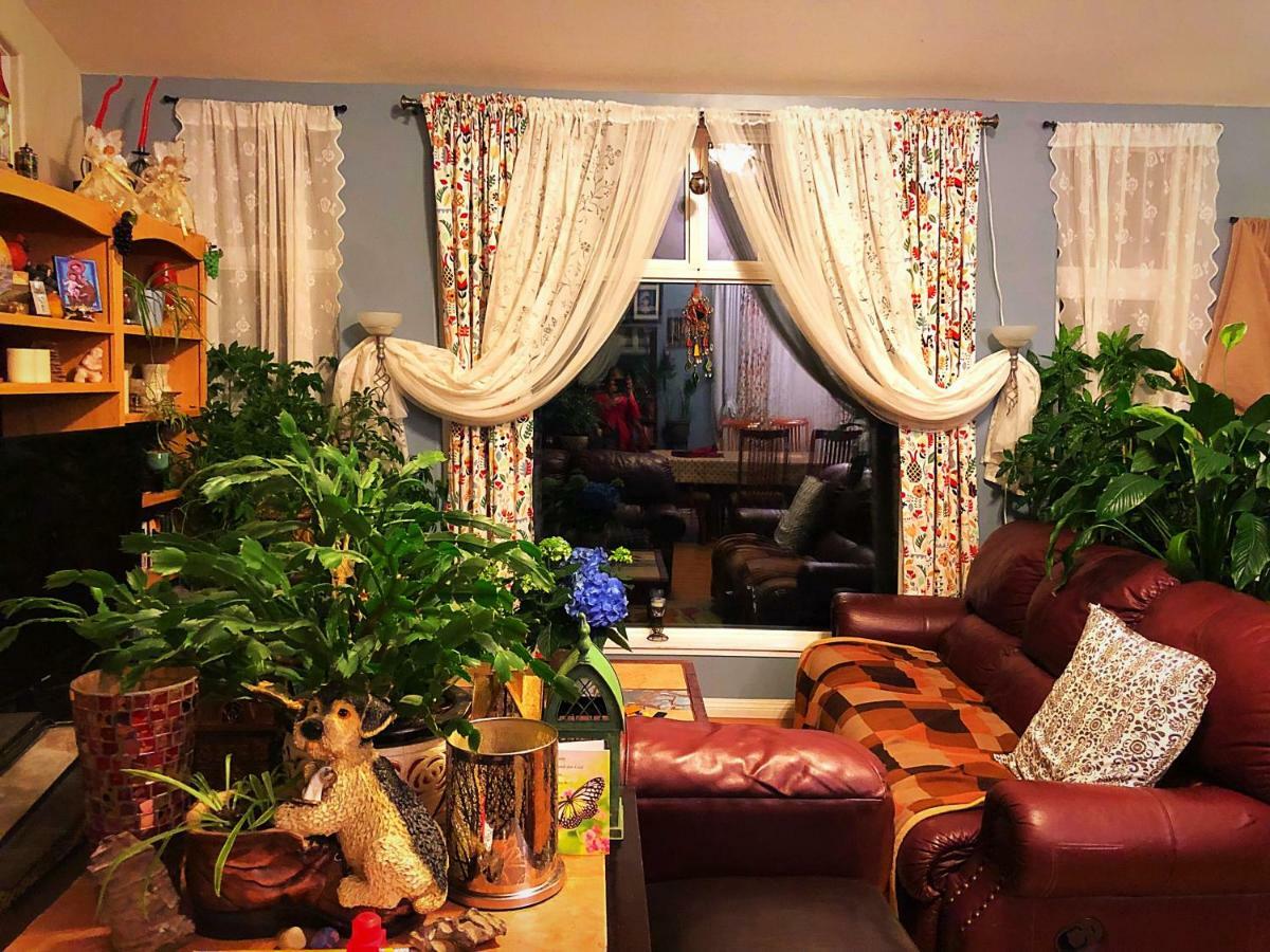 Mabuhay Lakeside Manor Bed and Breakfast Yellowknife Exteriör bild