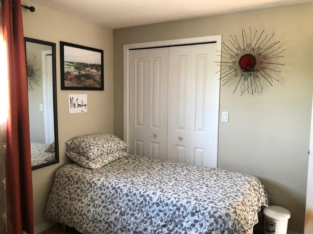 Mabuhay Lakeside Manor Bed and Breakfast Yellowknife Exteriör bild