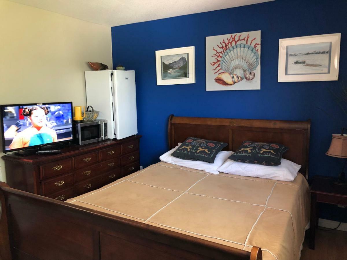 Mabuhay Lakeside Manor Bed and Breakfast Yellowknife Exteriör bild